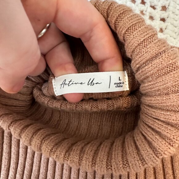 Cropped Turtleneck Ribbed Sweater - Picture 4 of 5